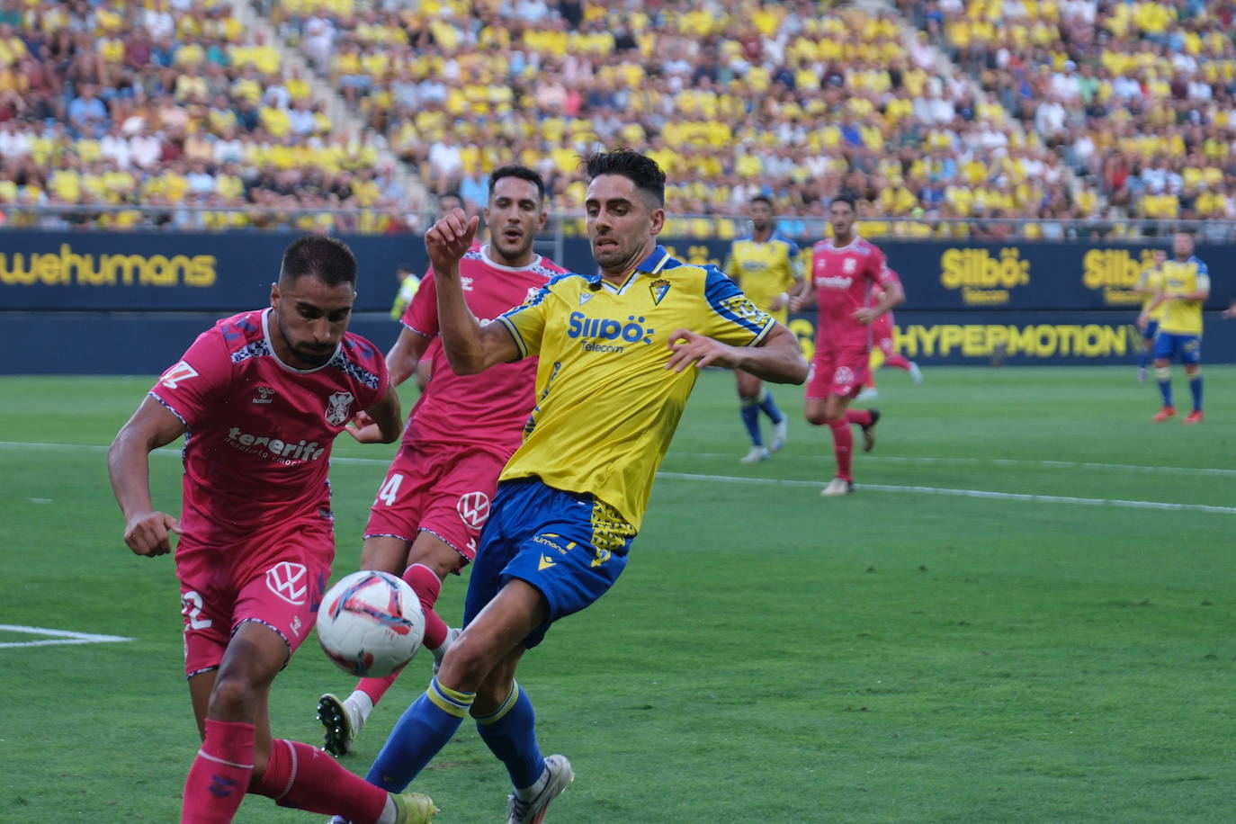 Fotos: El Cádiz roza la remontada ante el Tenerife con el empuje de la afición