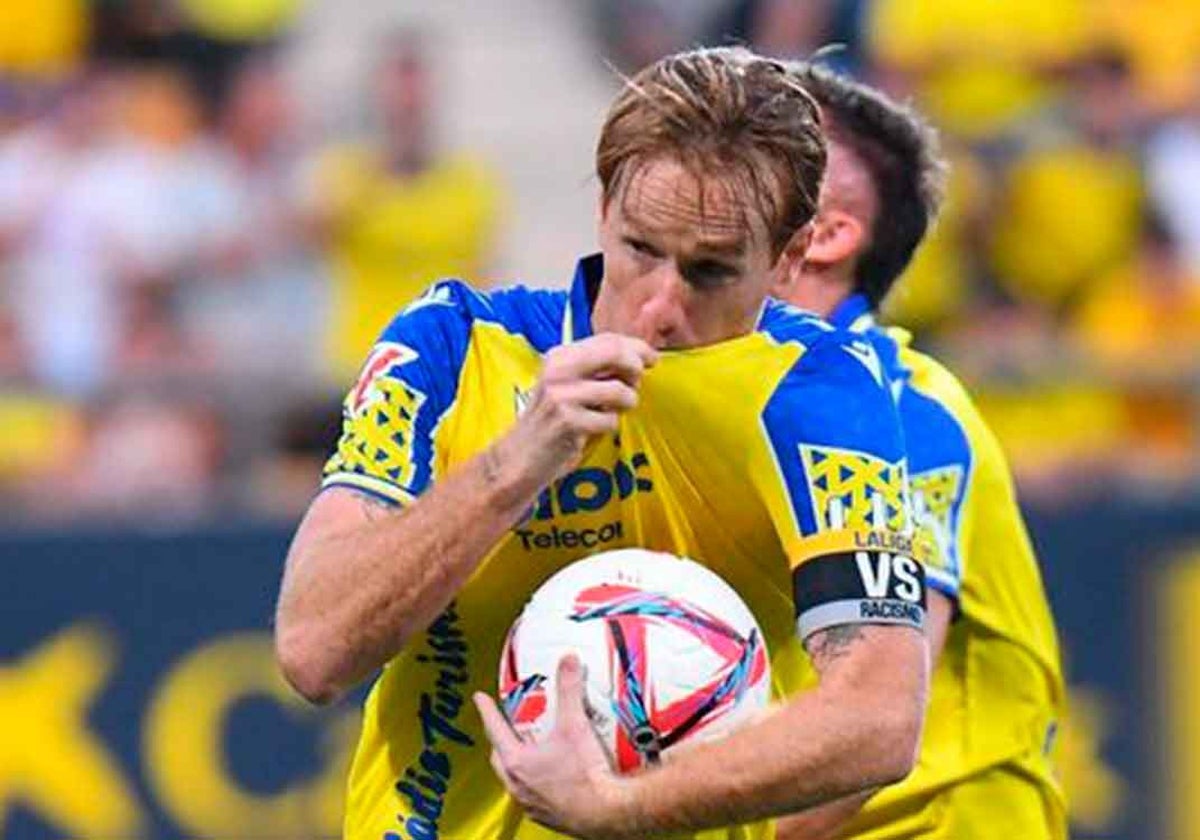 Álex celebra su gol ante el Tenerife