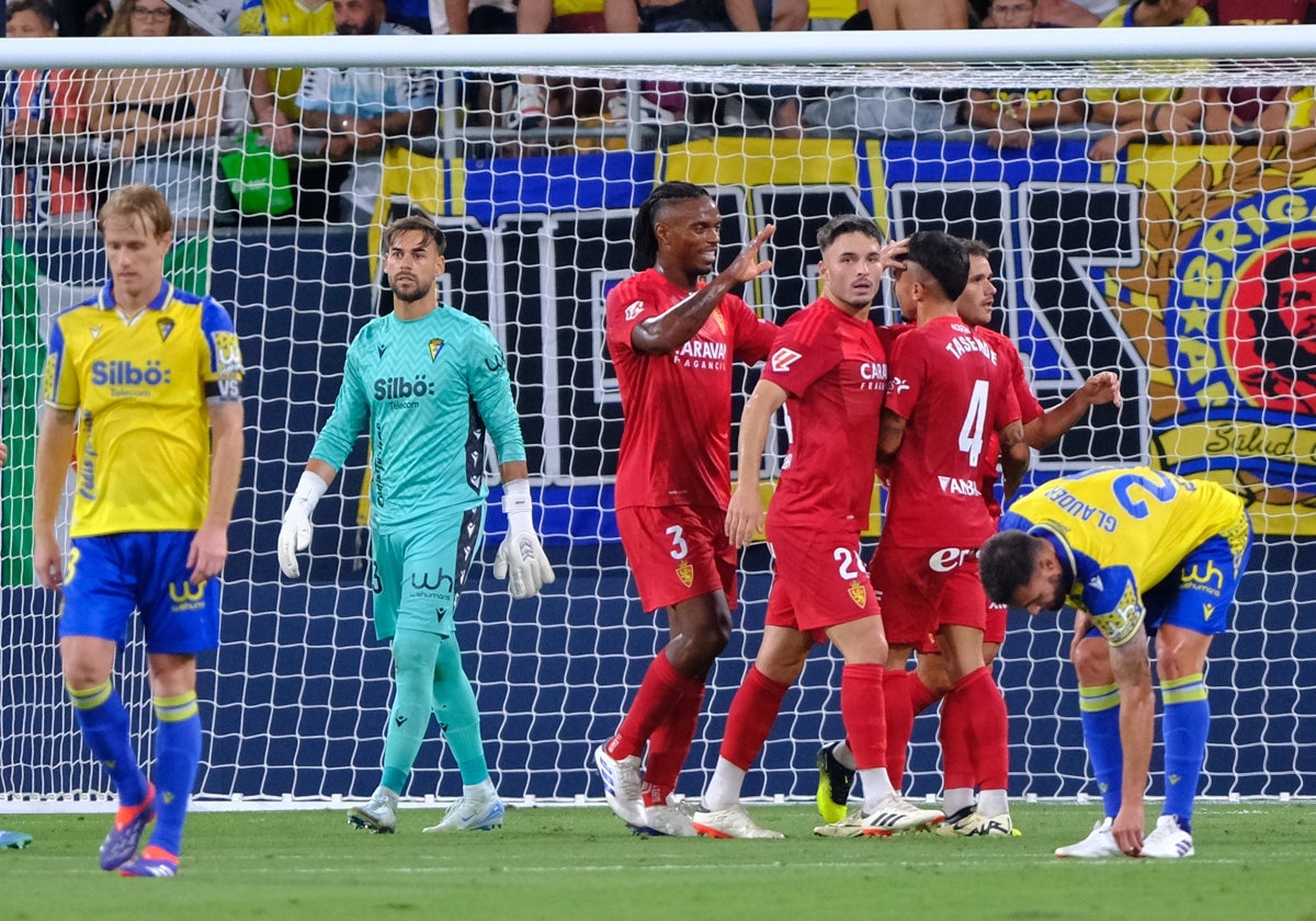 El Cádiz CF, como Granada y Almería, está sufriendo en su vuelta a Segunda.