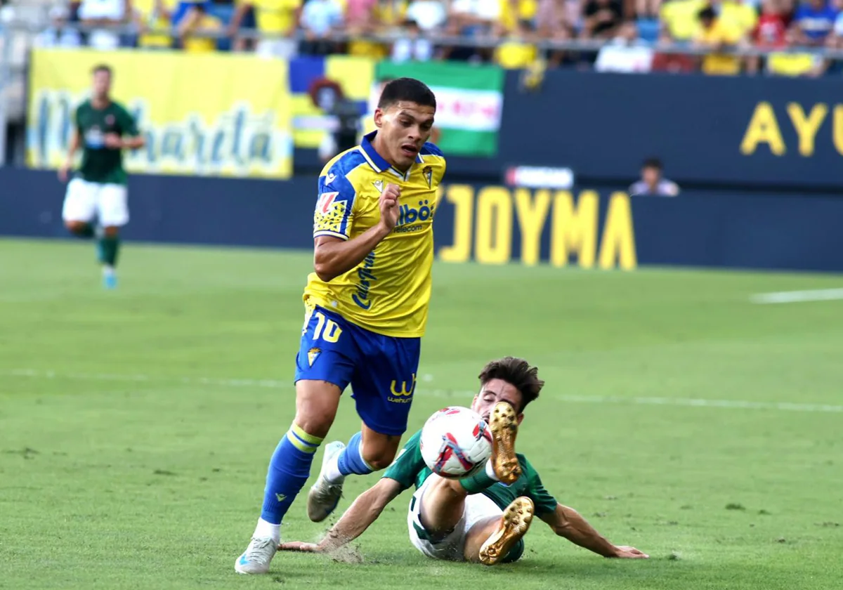 Brian Ocampo en el partido ante el Racing de Ferrol