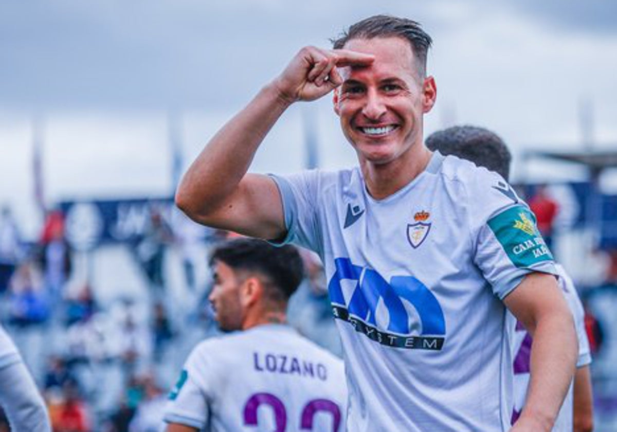 Migue García, ahora en las filas del Real Jaén, volverá a verse las caras con el Cádiz CF.