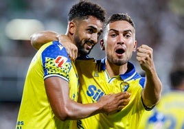 Dónde ver Cádiz - Racing de Santander: canal de TV y streaming online del partido de LaLiga Hypermotion