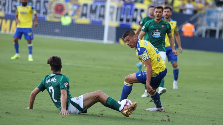 Rubén Alcaraz es titular indiscutible en este Cádiz CF.