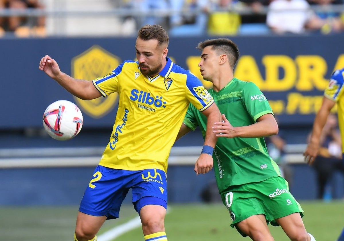 Javier Ontiveros, durante el Cádiz - Racing de Santander