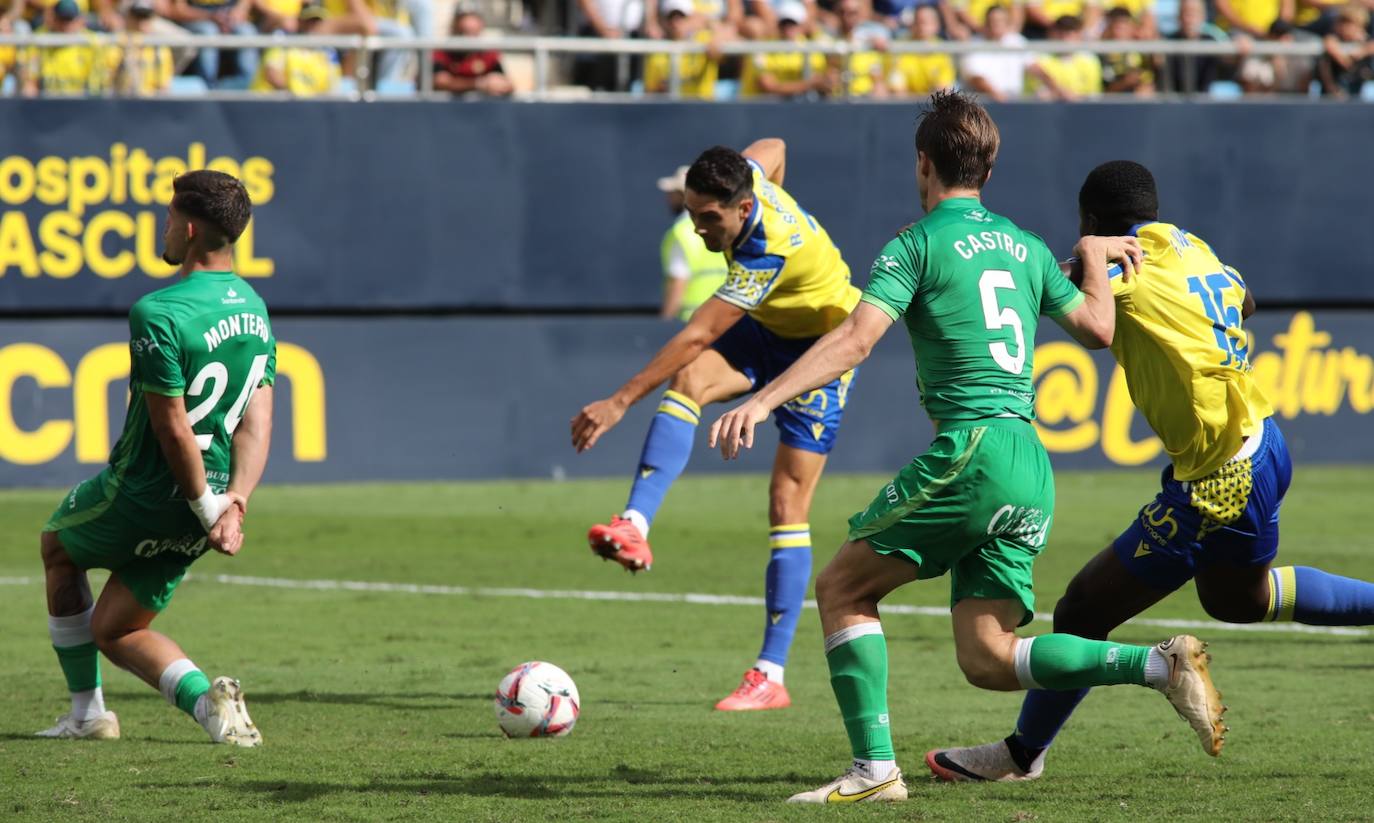 Fotos: Las imágenes del partido entre el Cádiz y el Racing de Santander