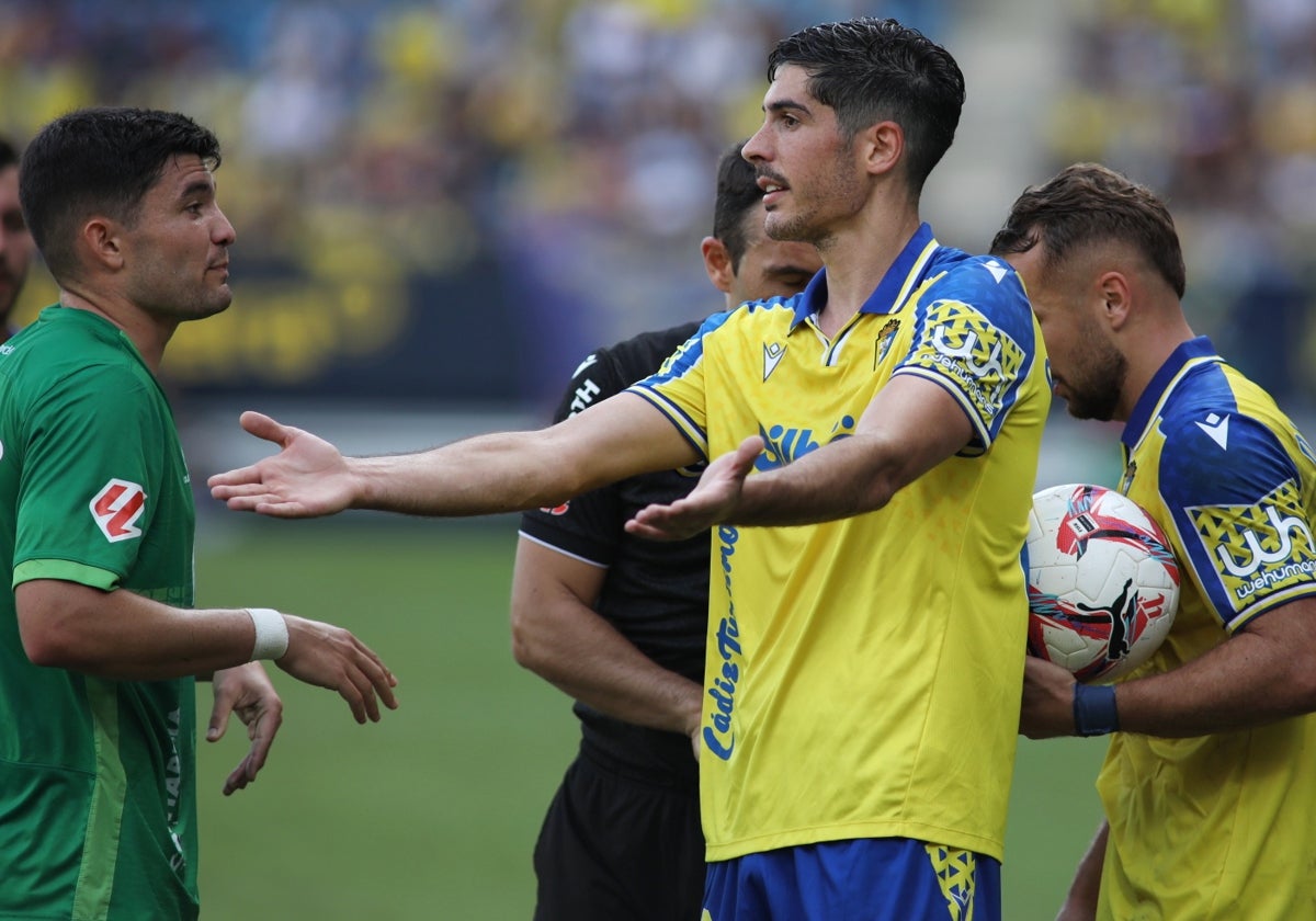 Carlos Fernández y Javi Ontiveros apuntan de nuevo al once titular del Cádiz CF.