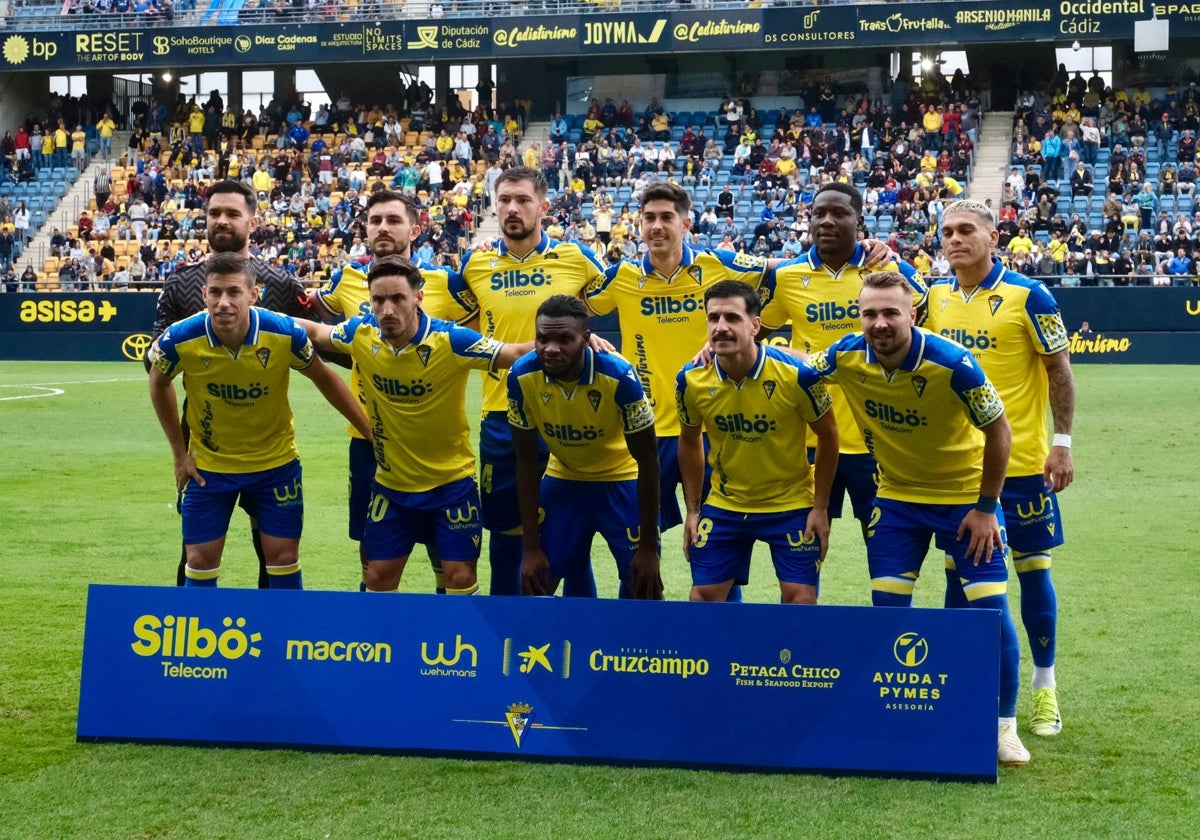 Once del Cádiz ante el Real Oviedo