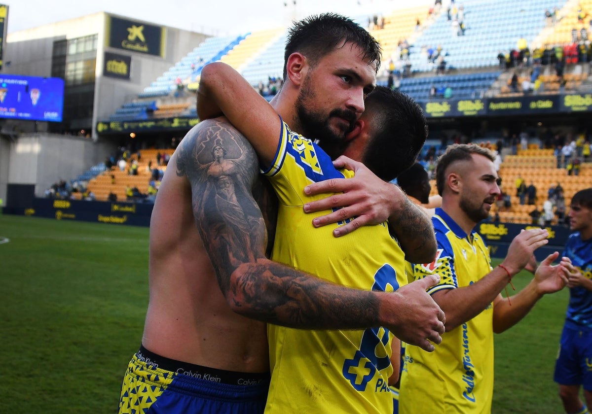 Kovacevic y Fede tras la victoria ante el Oviedo