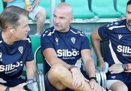 Paco López, entrenador del Cádiz CF: «Tenemos que insistir mucho en nuestra mejora»