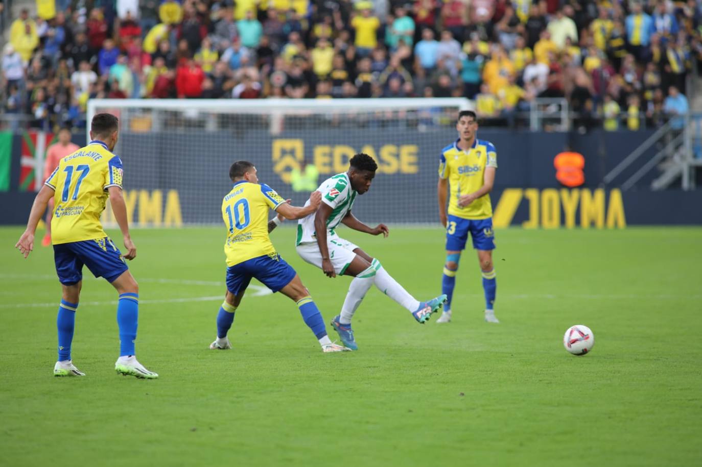 Fotos: El Cádiz se lleva el derbi andaluz ante el Córdoba