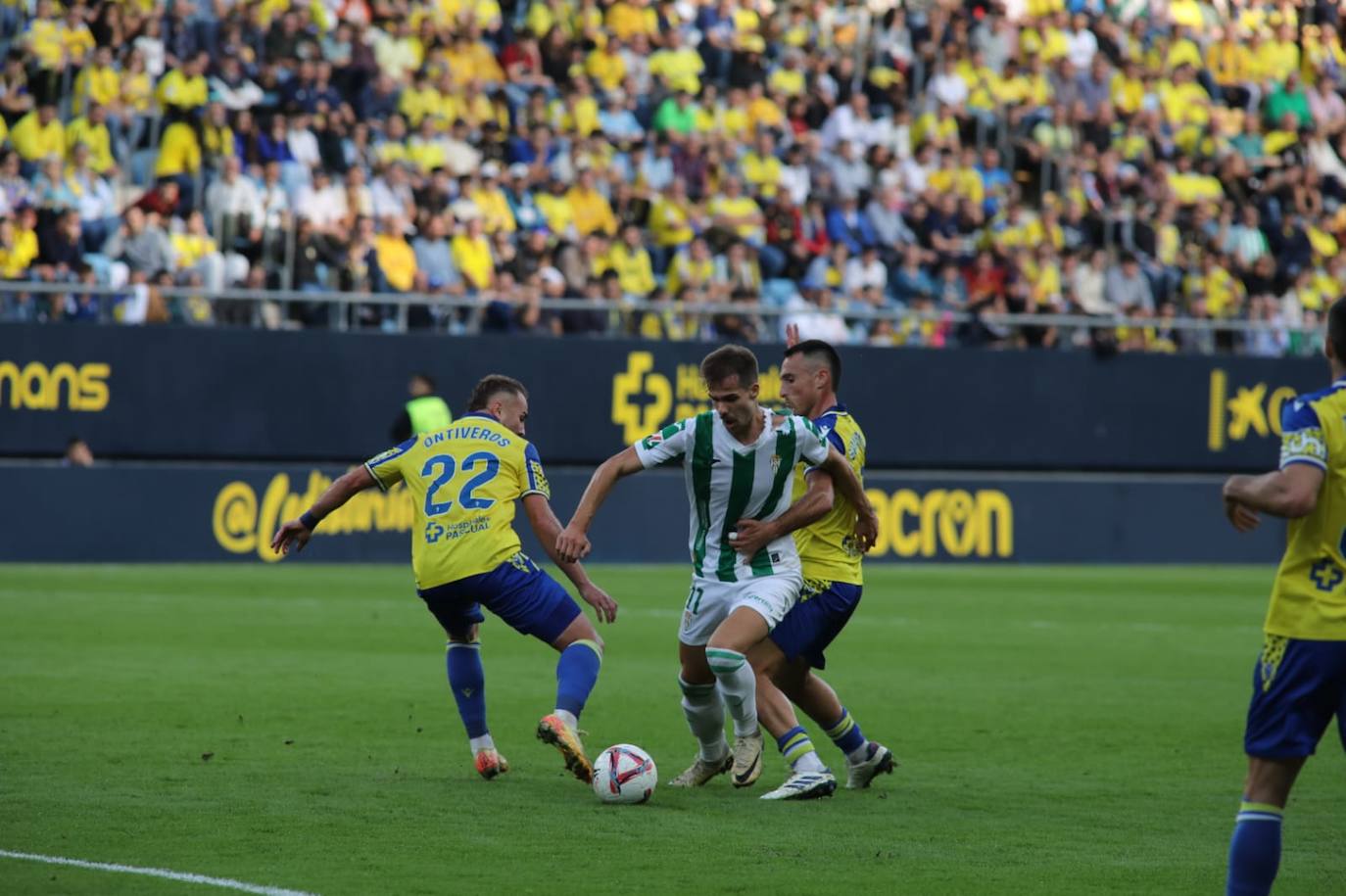 Fotos: El Cádiz se lleva el derbi andaluz ante el Córdoba