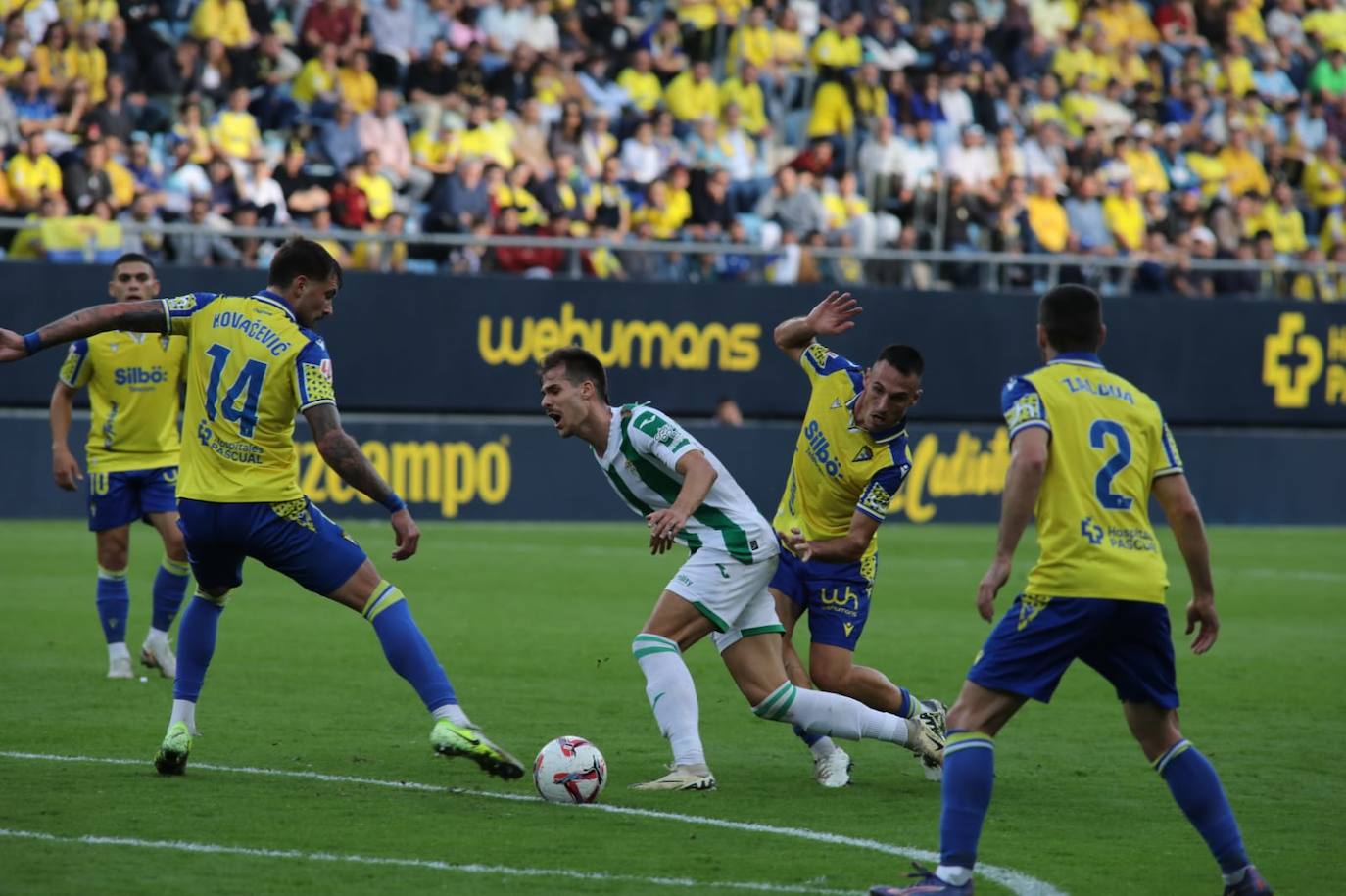 Fotos: El Cádiz se lleva el derbi andaluz ante el Córdoba