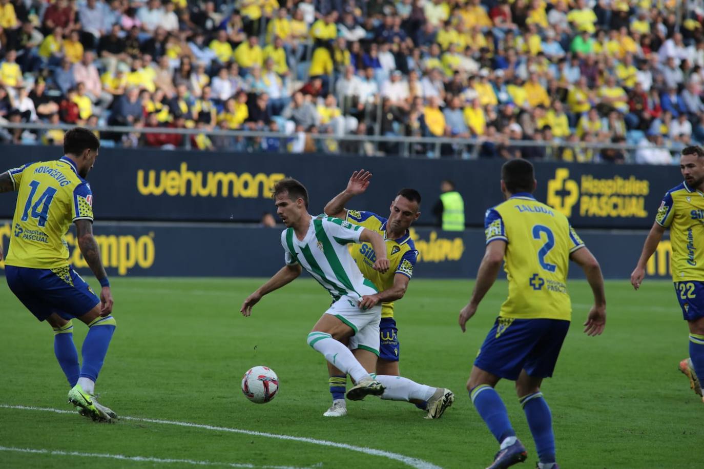 Fotos: El Cádiz se lleva el derbi andaluz ante el Córdoba