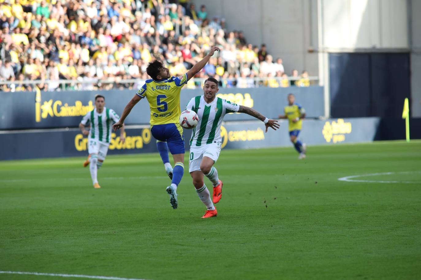 Fotos: El Cádiz se lleva el derbi andaluz ante el Córdoba