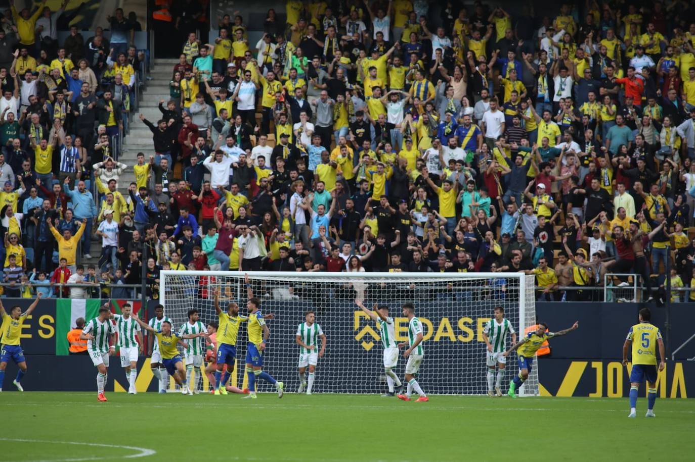 Fotos: El Cádiz se lleva el derbi andaluz ante el Córdoba