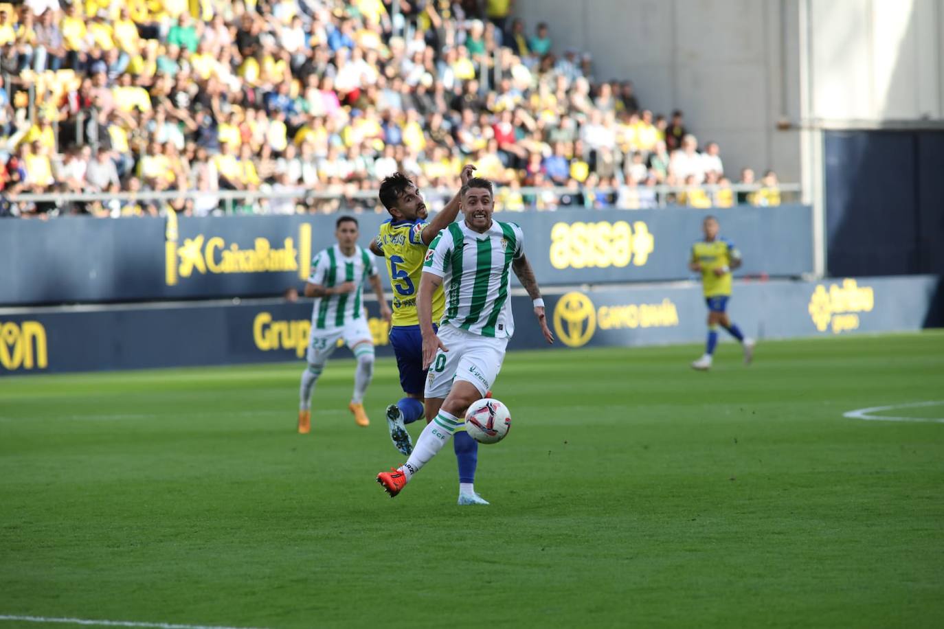 Fotos: El Cádiz se lleva el derbi andaluz ante el Córdoba