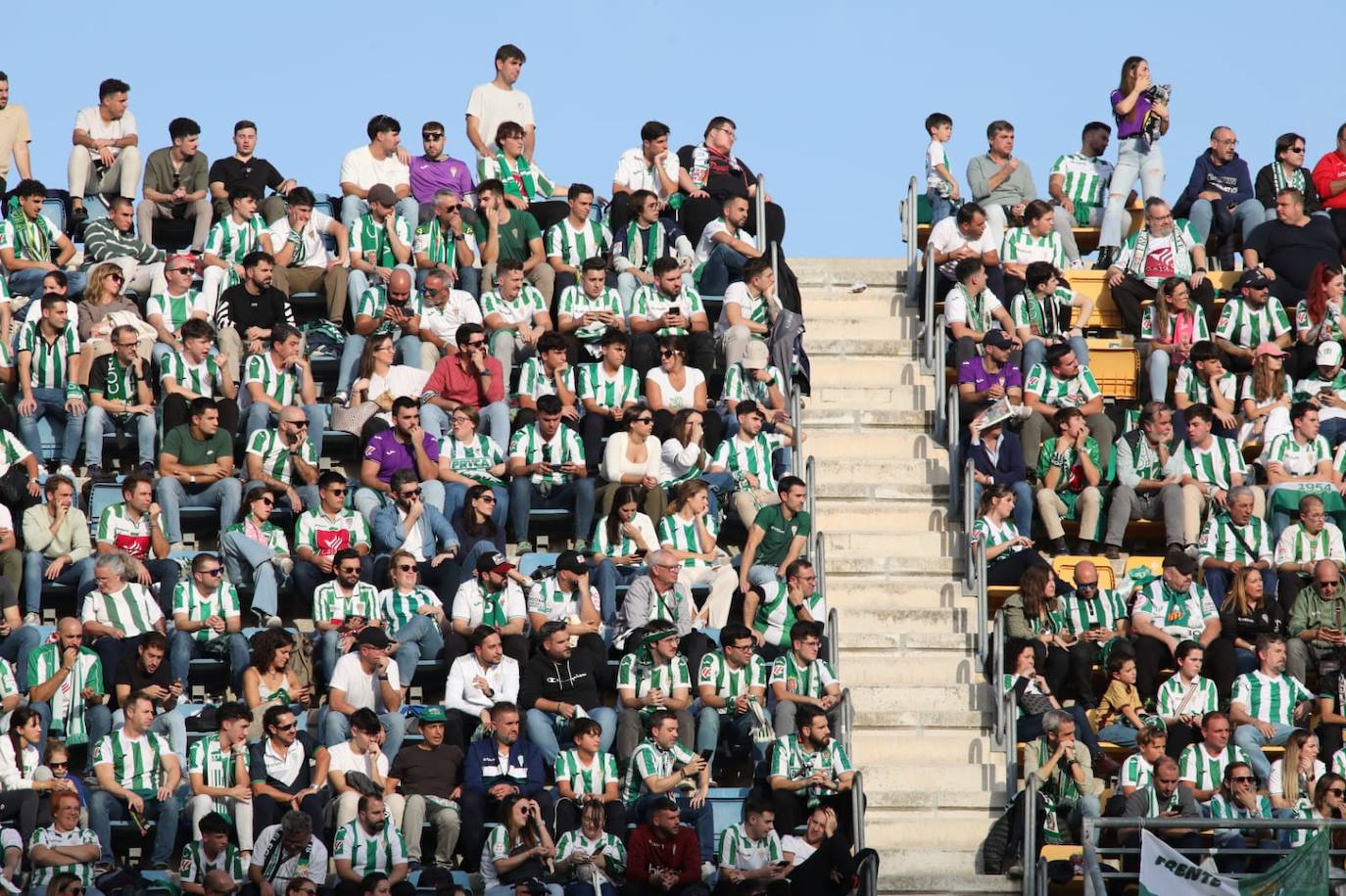 Fotos: El Cádiz se lleva el derbi andaluz ante el Córdoba