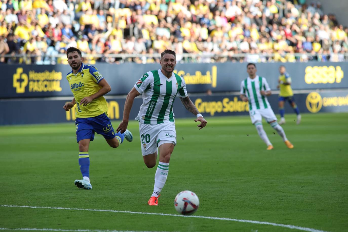 Fotos: El Cádiz se lleva el derbi andaluz ante el Córdoba