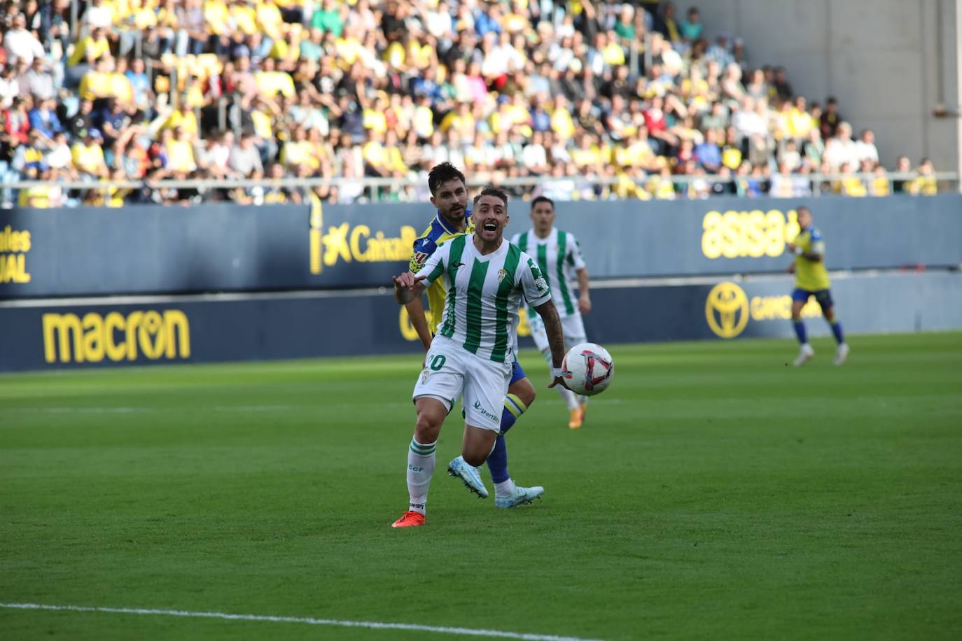 Fotos: El Cádiz se lleva el derbi andaluz ante el Córdoba