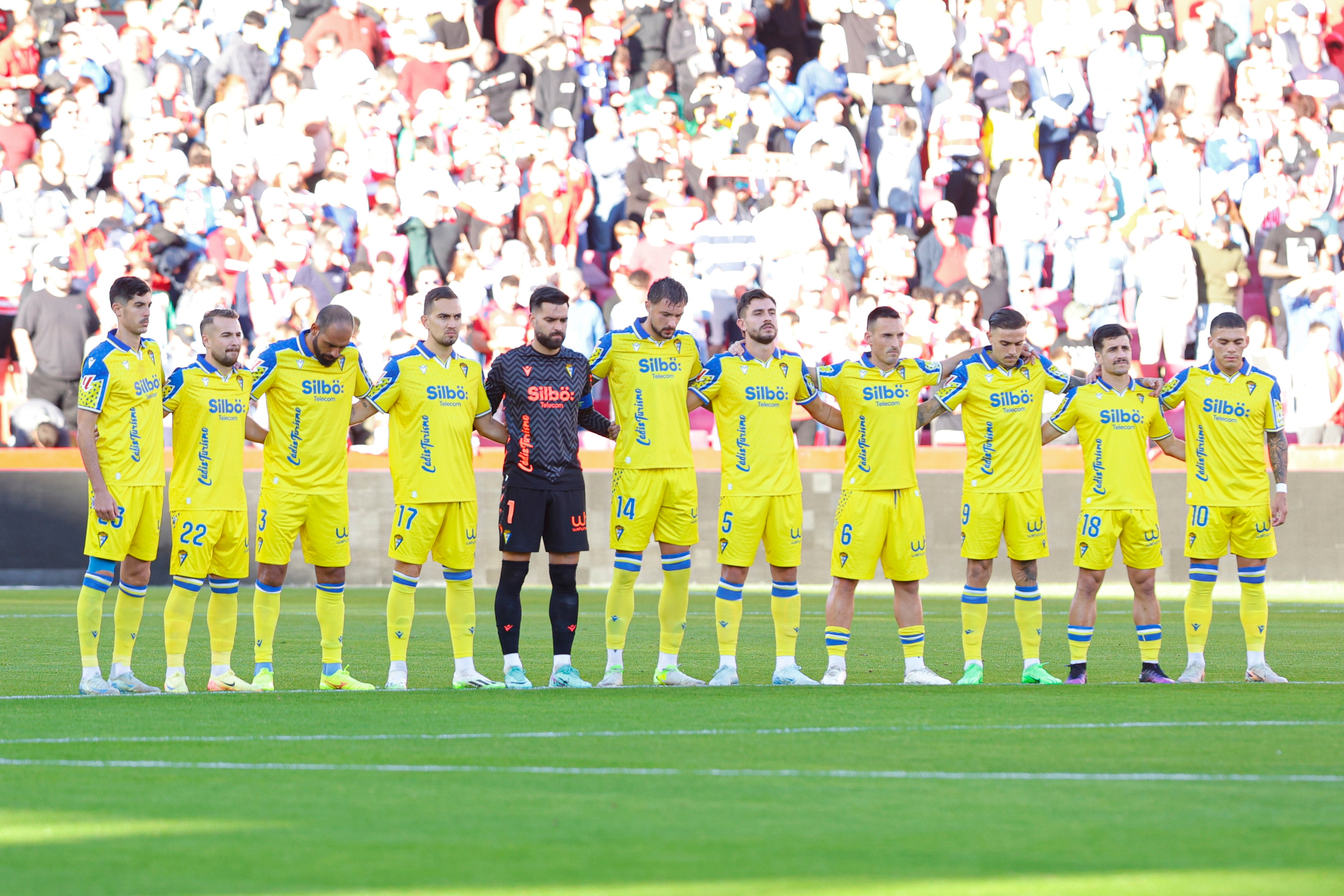 Fotos: El Cádiz no puede ganar en Granada, pero no pierde