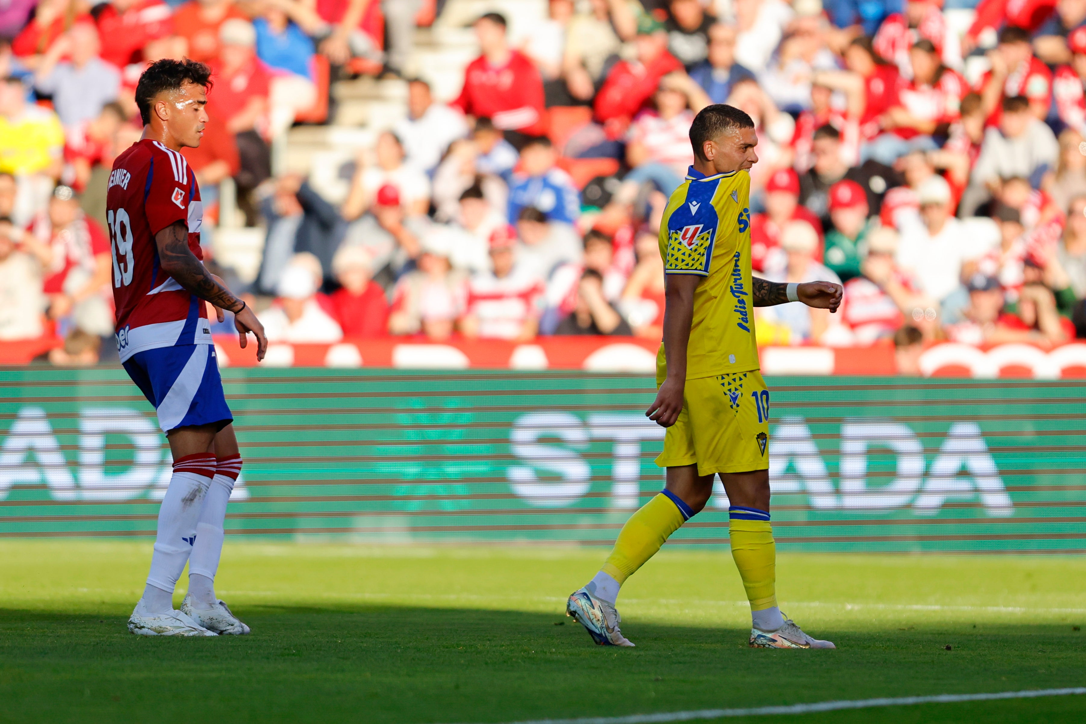 Fotos: El Cádiz no puede ganar en Granada, pero no pierde