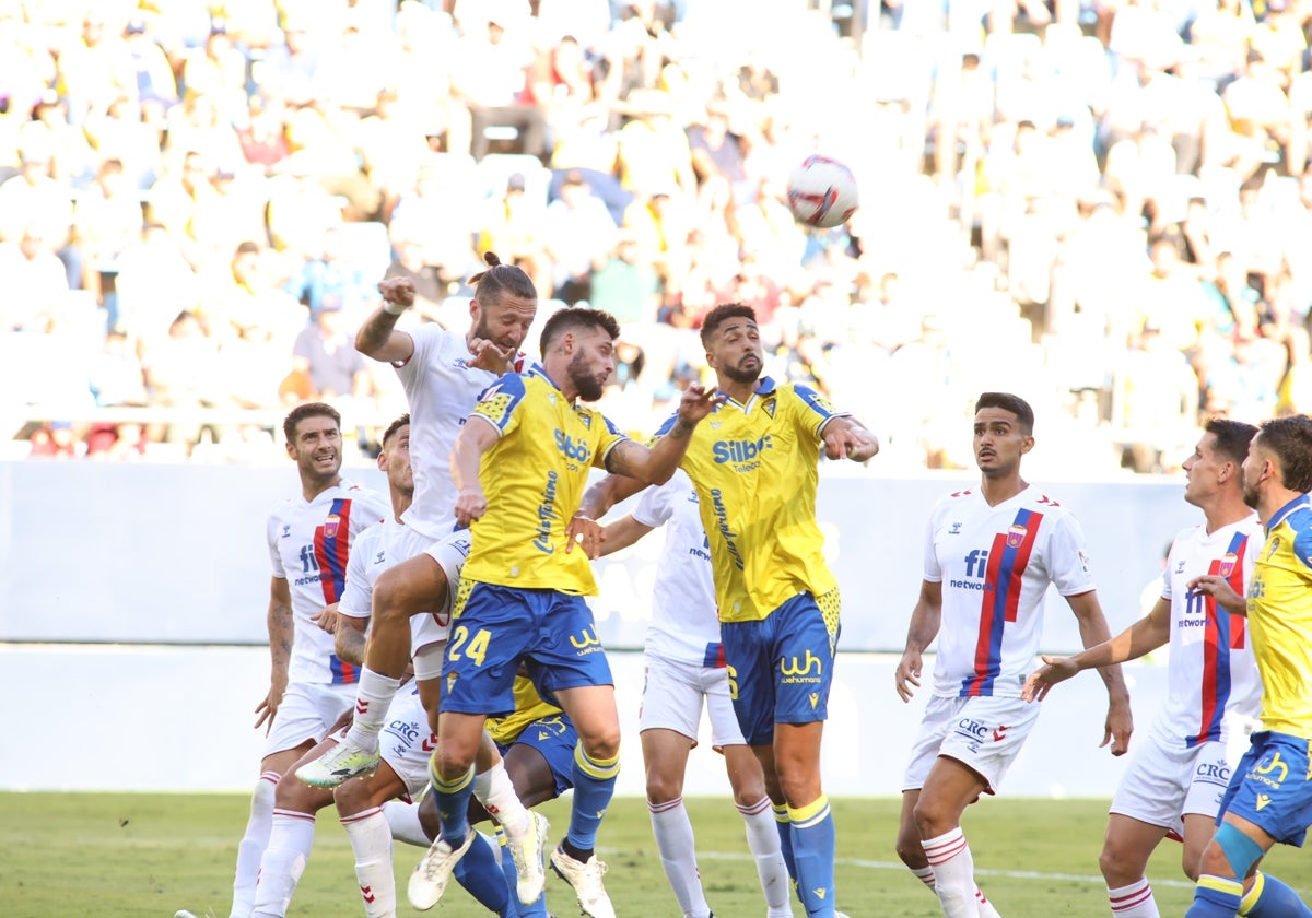 El Eldense ganó 1-2 en Liga.