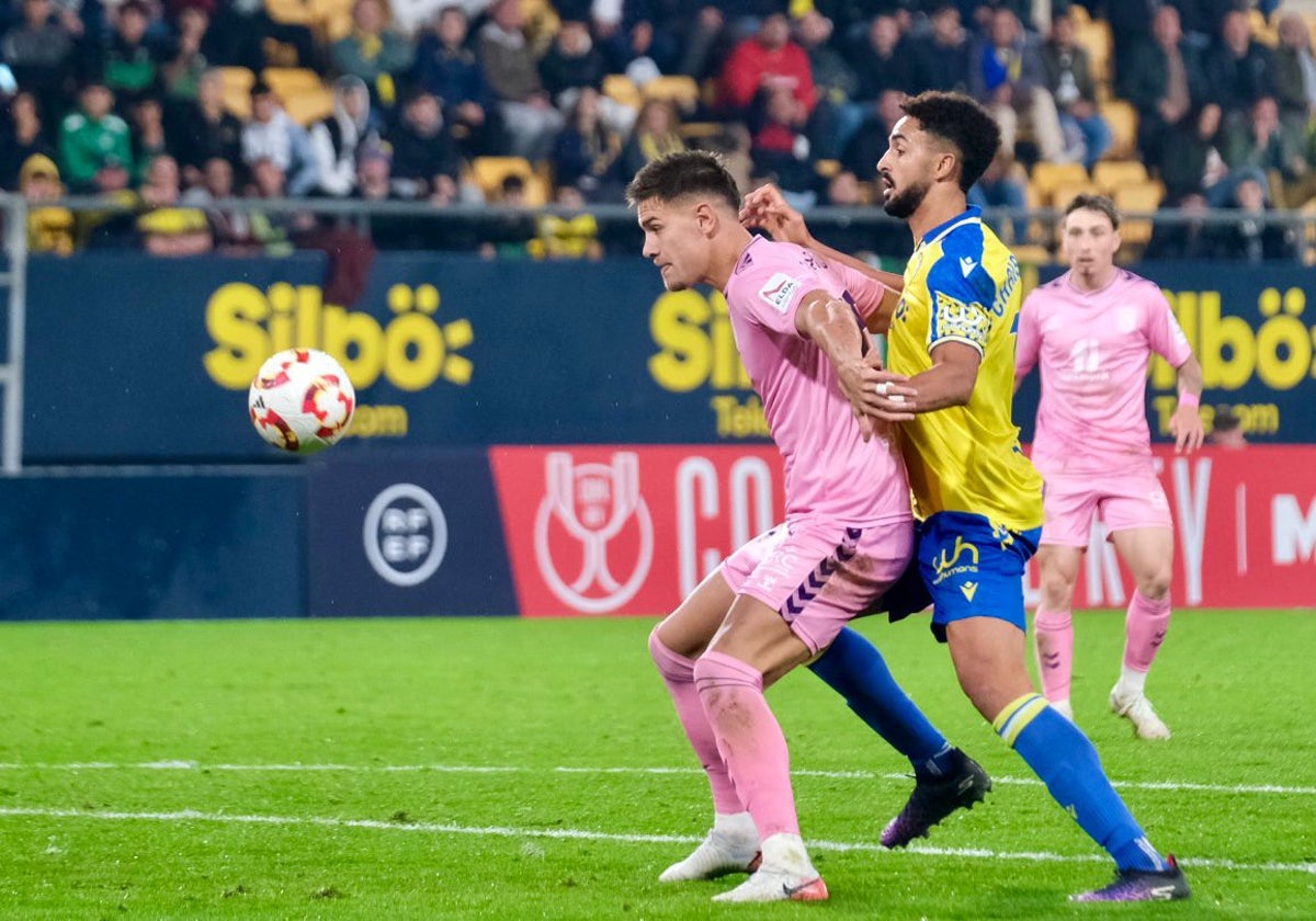 Chris Ramos, en una acción del partido