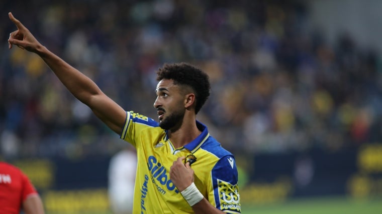 Chris Ramos celebra su gol ante el Albacete Balompié.