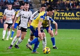 El Cádiz CF no vuelve al pozo de la clasificación