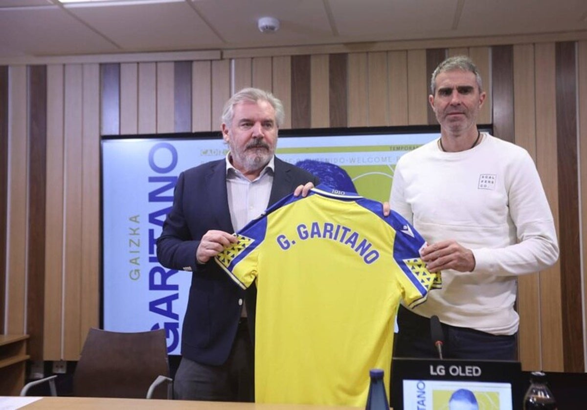 Gaizka Garitano, junto a Manuel Vizcaíno