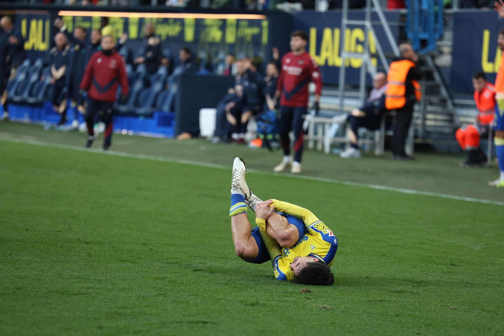 Fotos: las imágenes del Cádiz CF-Levante, un duelo de alta intensidad