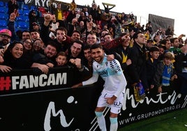 Mario Climent, llegar y besar el Santo en el Cádiz