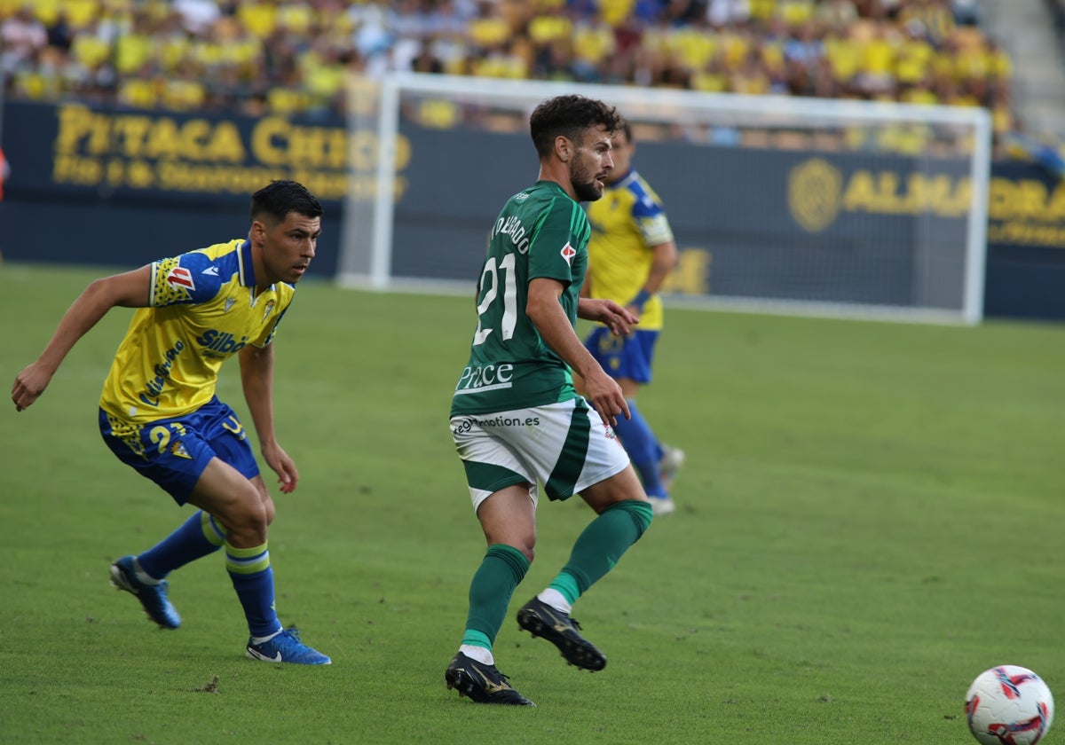 Tomás Alarcón tiene las horas contadas en el Cádiz CF.