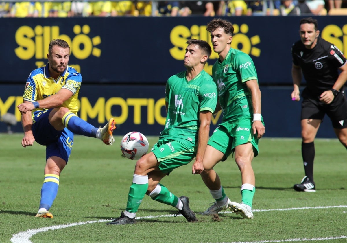 El Cádiz CF tendrá que visitar al Racing de Santander.