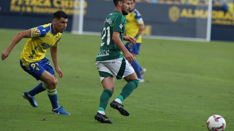 Tomás Alarcón durante el Cádiz - Racing de Ferrol esta temporada.