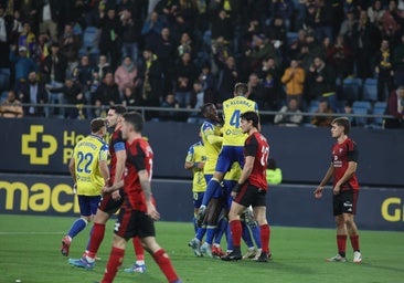 El Cádiz CF enlaza dos victorias seguidas casi cuatro años después