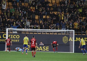 David Gil: vuelve el 'parapenaltis' del Cádiz CF