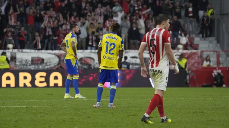 Kouamé durante el Sporting - Cádiz.