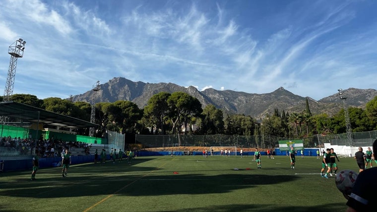 El CD Vázquez Cultural juega sus encuentros en el Campo Municipal Caerlos Sánchez Navarro, en Marbella.