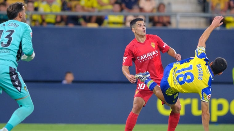 Matos tuvo un desesperanzador estreno liguero con el Cádiz CF ante el Zaragoza.