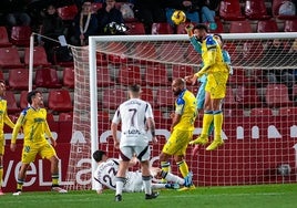 Chris Ramos, un filón en el juego aéreo para el Cádiz CF