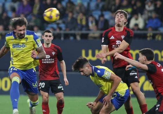 Bojan Kovacevic no podrá jugar en Tenerife.