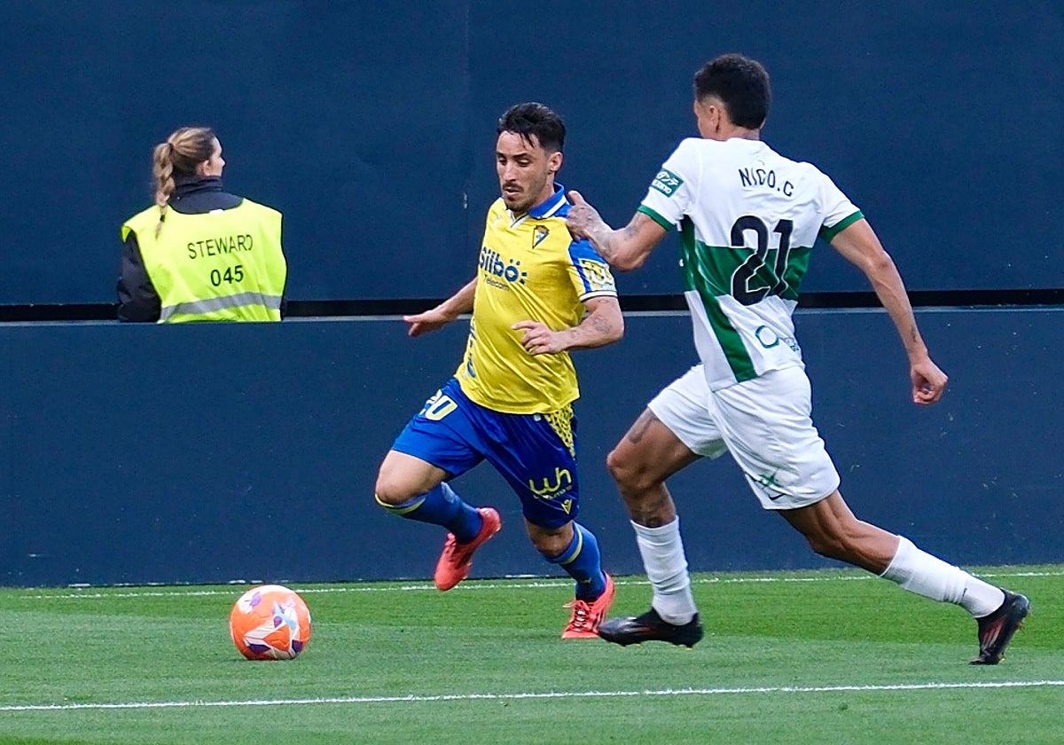 Iza Carcelén, durante el Cádiz - Elche