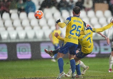 El Cádiz CF empató en Burgos (2-2).