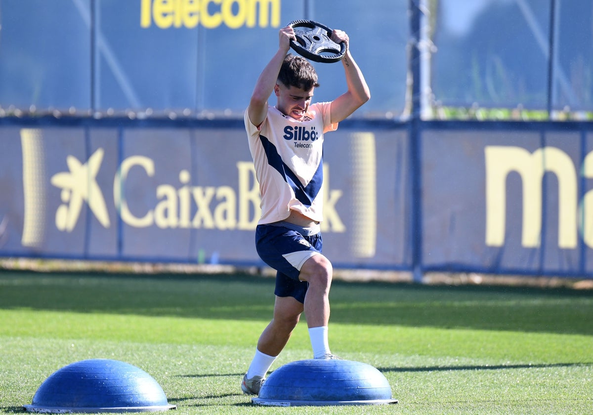 El Cádiz CF continúa con sus entrenamientos en El Rosal.