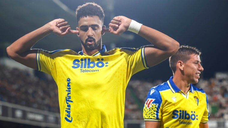 Chris Ramos es de los pocos canteranos del Cádiz CF que juega en el primer equipo con asiduidad.