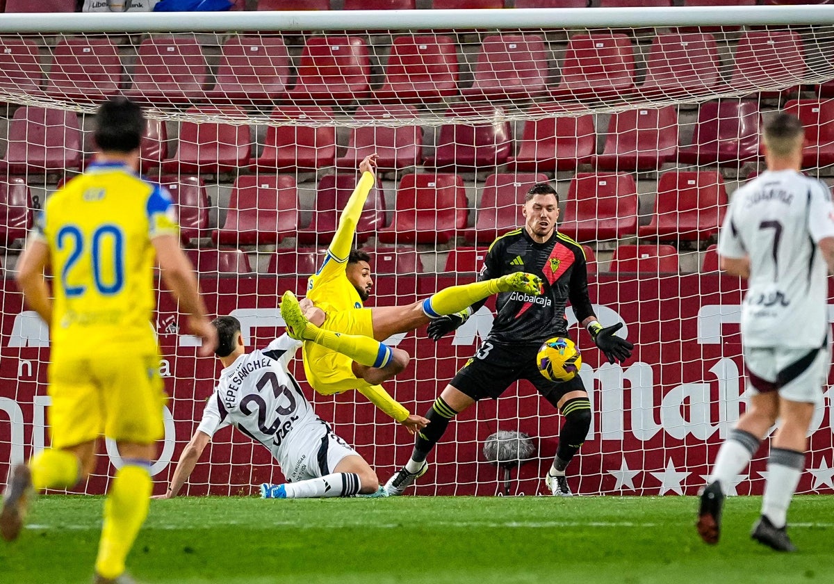 Chris Ramos es seria duda para el Cádiz - Almería.