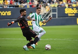 David Gil pasará por el quirófano