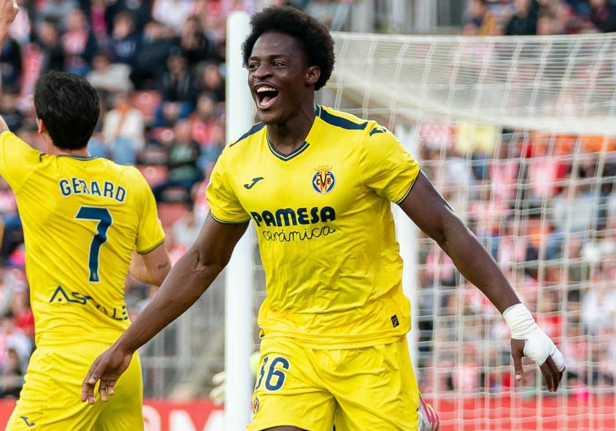 Etta Eyong celebra su importante gol con el Villarreal en Montilivi.