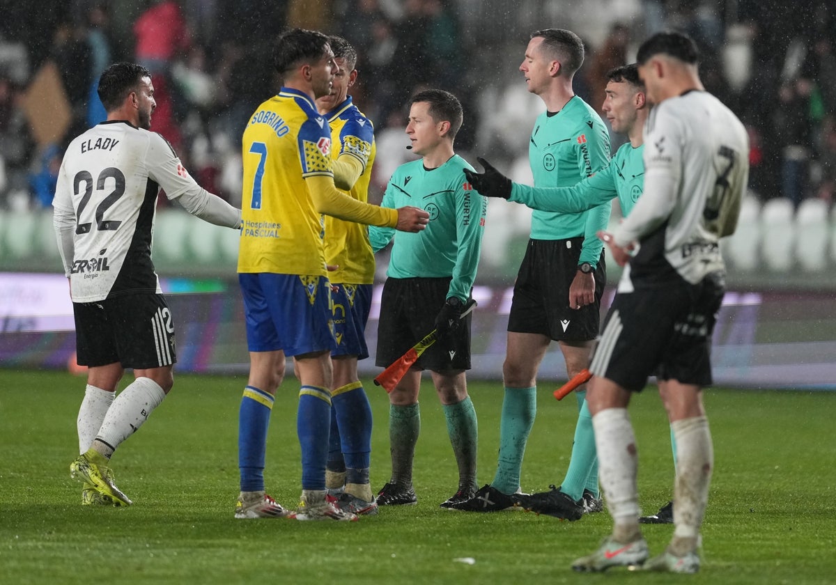 El Cádiz CF no cambiaría mucho su situación en la clasificación.